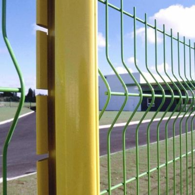 ภายนอกประตูตกแต่ง Hot Dip Galvanized กว้าง welded สายไฟฟ้า 3D Mesh แผ่นรั้ว