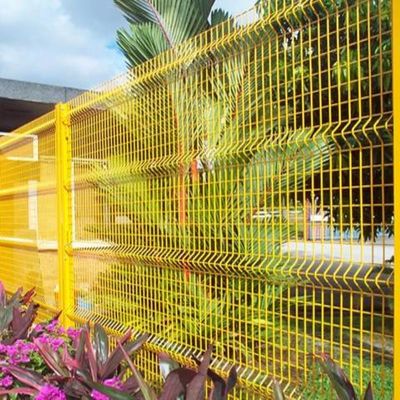 รั้วตาข่าย 3 มิติแบบโค้งลวดหนา 4.0 มม. ชุบสังกะสีแบบจุ่มร้อน ขนาดตาข่าย 50x200 มม. สำหรับรั้วรอบนิคมอุตสาหกรรม