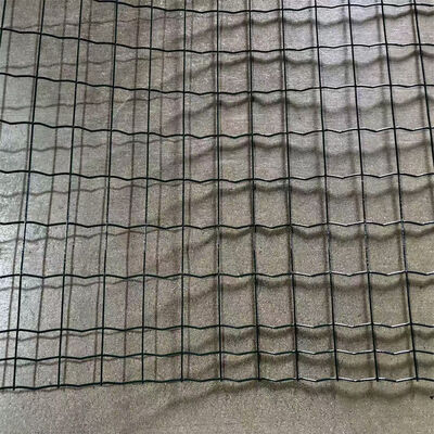 ชิลีฟาร์มสีเขียวเคลือบพีวีซี 50x50 มม. เปิดตาข่ายรั้วตาข่ายลวดเชื่อมยูโรฮอลแลนด์