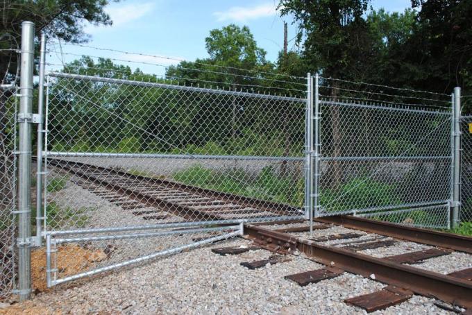 100ft 50ft 8ft 6 Ft แกลวนิเซียม Chain Link Fence รอลล์ 2.0mm Cyclone Mesh Fencing 3